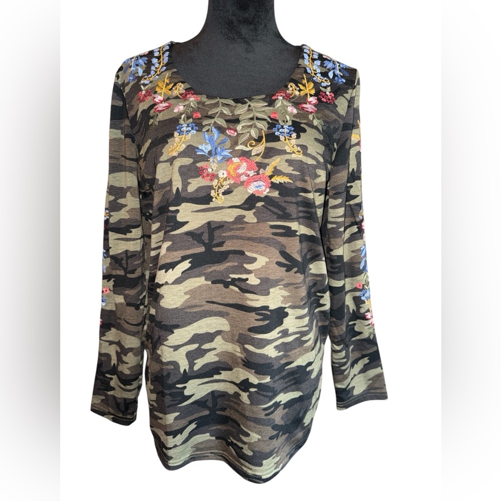 Paparazzi by BIZ Floral Embroidered Camo Long Sleeve, Size Medium, NWOT